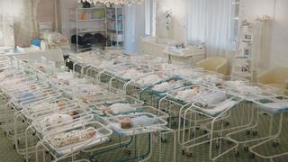 Los bebés nacidos de vientres de alquiler varados en un hotel en Ucrania debido a la pandemia de coronavirus