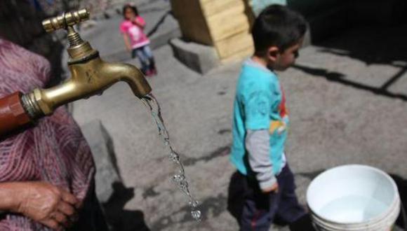 Sedapal anunció que se reunirá el lunes 2 de octubre con los alcaldes de los 22 distritos de Lima en los que se cortará el agua el viernes 6 de octubre | Foto: El Comercio / Referencial