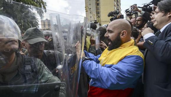 “La única estrategia que parece viable y efectiva es continuar con la presión democrática externa e interna”. (Ilustración:)