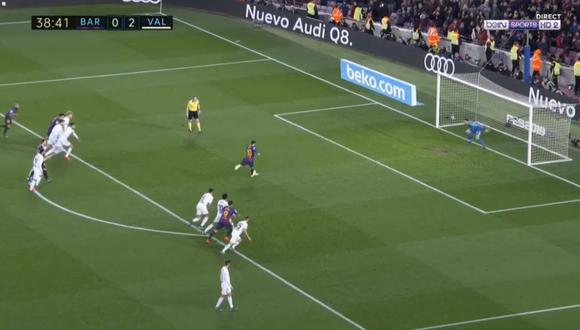 Barcelona descontó en el Camp Nou ante el Valencia desde los doce pasos. La acción se dio luego de que Nelson Semedo fuera derribado dentro del área. (Foto: captura de video)
