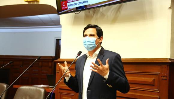 El precandidato a la alcaldía de Lima por Fuerza Popular criticó la designación de Hernán Condori en el Ministerio de Salud por su vinculación con el líder de Perú Libre. (Foto: Andina)