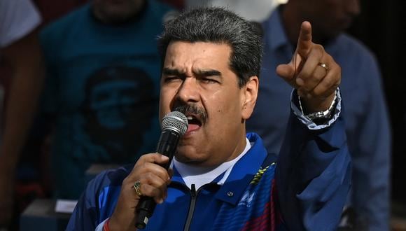 El presidente de Venezuela, Nicolás Maduro, pronuncia un discurso durante una reunión que celebra el Día Internacional de la Juventud en el Palacio Presidencial de Miraflores, en febrero de 2023. (Foto de Federico PARRA / AFP).
