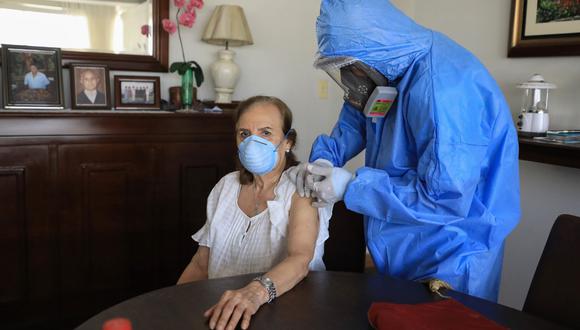 Essalud vacunó contra la influenza a 70,524 adultos mayores en sus diversos establecimientos de salud del país. (Foto: Seguro Social de Salud)