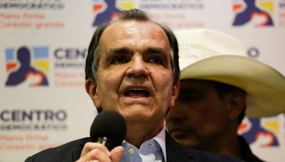 El candidato presidencial colombiano por el partido Centro Democrático Oscar Iván Zuluaga habla durante la oficialización de su candidatura en Bogotá. (Foto: Juan Pablo Pino / AFP).