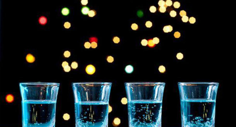 Cóctel blue martini, una excelente alternativa para sorprender en tu velada. ¡Anímate a probarlo! (Foto: Getty Images)