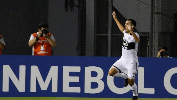 Olimpia vs. Godoy Cruz: Camacho marcó el 1-0 tras aprovechar rebote del arquero Ramírez. (Foto: EFE)