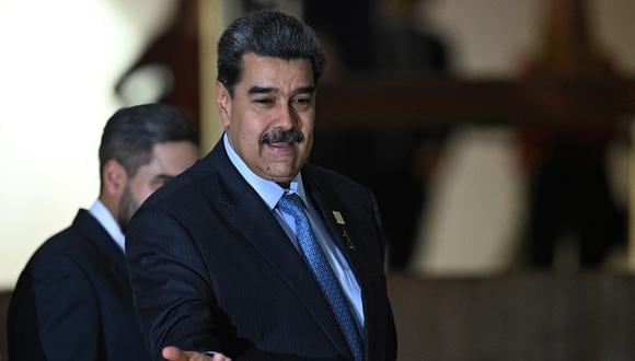 El presidente de Venezuela, Nicolás Maduro, hace un gesto al salir del palacio de Itamaraty en Brasilia el 30 de mayo de 2023. (Foto de EVARISTO SA / AFP)