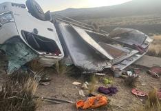Cuatro personas fallecen al caer furgón en un abismo en Arequipa