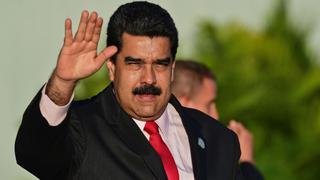 Maduro llama a la paz tras suspenderse proceso para revocarlo