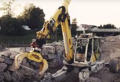 Un robot excavadora diseña y busca piedras para levantar un muro | VIDEO