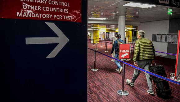 Francia exigirá tests PCR a viajeros europeos que ingresen al país. (Foto: Martin BUREAU / AFP).