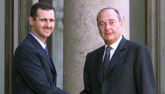 El presidente sirio Bashar al Asad fue recibido por el francés Jacques Chiracen el Palacio del Elíseo en junio de 2001. (Foto archivo: AFP/Jack Guez)