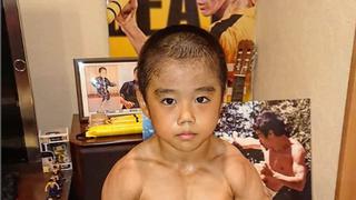 El niño japonés que sorprende por sus marcados abdominales y es conocido como el pequeño ‘Bruce Lee’