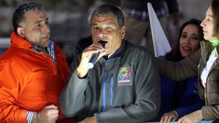 Rafael Correa denunció que una turba lo rodeó en una radio