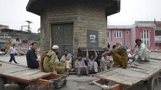 “Dios está con nosotros”: musulmanes en Pakistán ignoran medidas contra el coronavirus | FOTOS