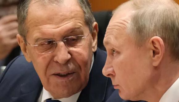 Vladimir Putin y su ministro de Exteriores Serguéi Lavrov. (Getty Images).
