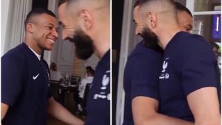 Mbappé recibió a Benzema con un fraterno abrazo en la concentración de Francia | VIDEO