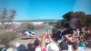 Piloto volcó auto contra público en Rally de Argentina (VIDEO)