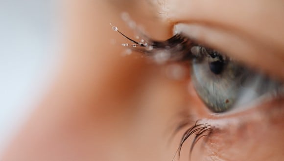 Una mujer perdió uno de sus ojos por usar gotitas contaminadas. (Foto referencial: Pexels/Karolina Grabowska).