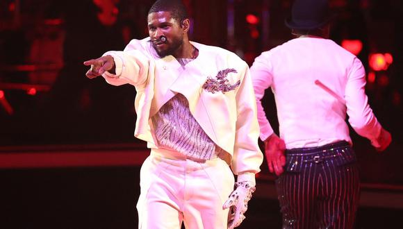 Usher en el Apple Music Super Bowl LVIII Halftime Show.
