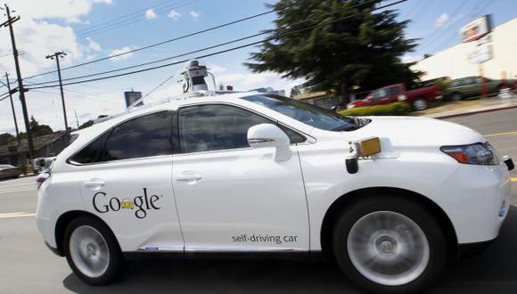 Auto sin conductor de Google choca en California