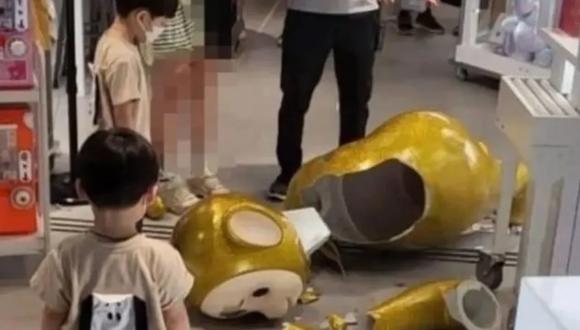 Un niño de cinco años rompió un Teletubby gigante en un juguetería y sus padres debieron pagaralo. (Captura de video).