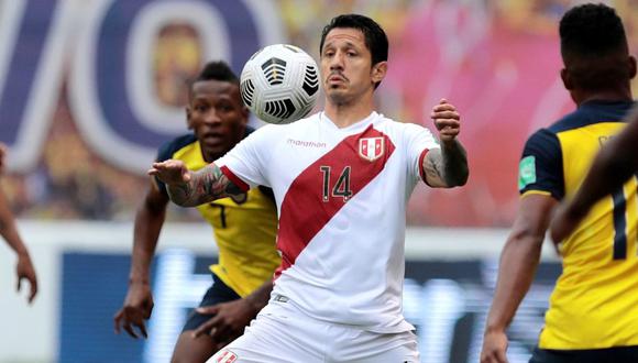 Rendimiento de Gianluca Lapadula ante Ecuador no pasó desapercibido en Brasil. (AFP)