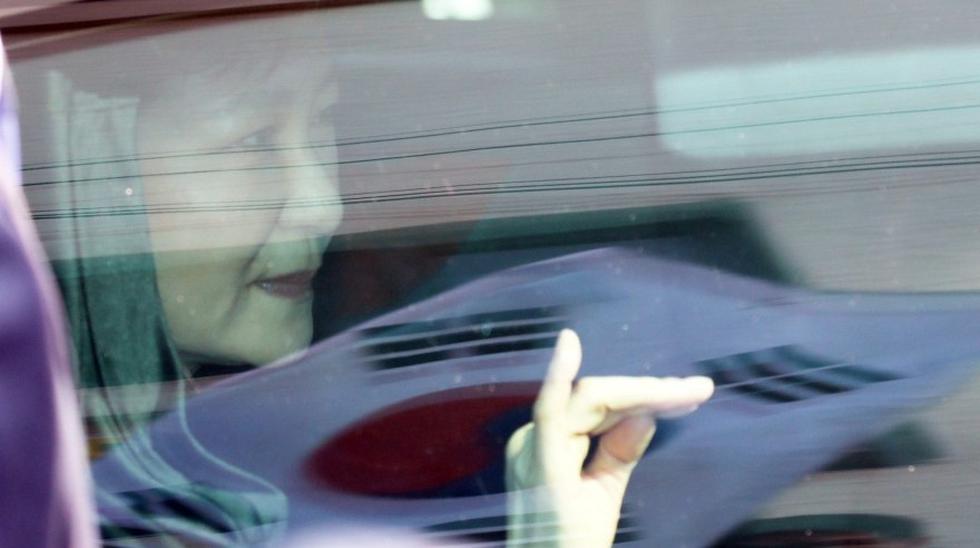 La ex presidenta surcoreana Park Geun-hye compareci&oacute; este jueves ante un tribunal de Se&uacute;l que debe pronunciarse sobre su posible arresto en el esc&aacute;ndalo de corrupci&oacute;n que provoc&oacute; su destituci&oacute;n.  (Reuters)
