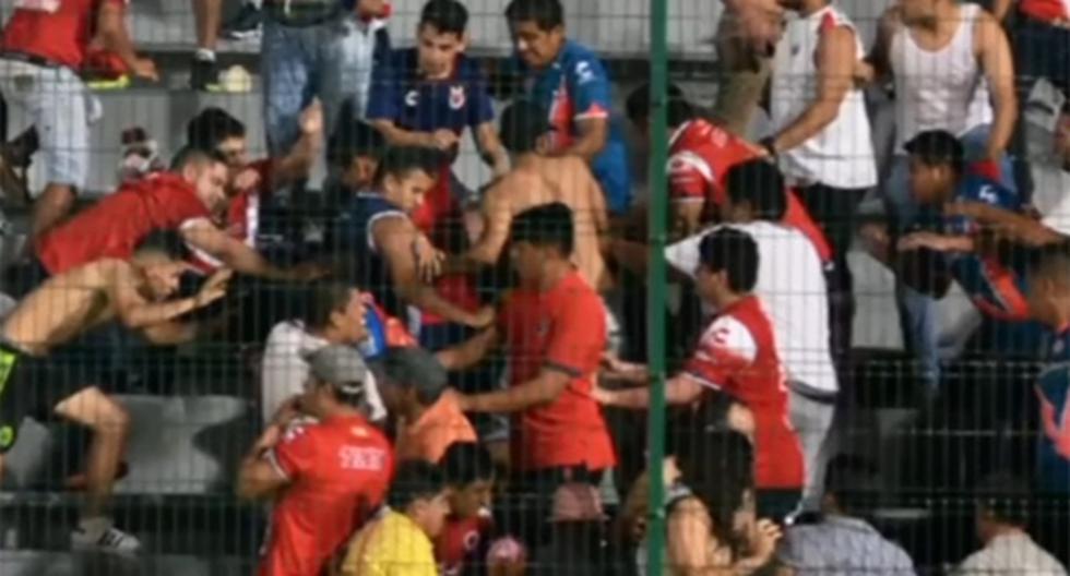 El debut de Luis Advíncula se empañó un poco por la violencia que se originó en las tribunas tras la victoria 3-0 de Tigres en cancha del Veracruz. (Foto: Captura - YouTube)