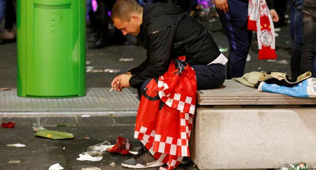 Aficionado del Ajax lamenta la gran hazaña del Tottenham. (Foto: REUTERS)