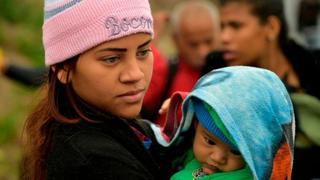 Los bebés nacidos en Colombia de padres venezolanos que no tienen nacionalidad