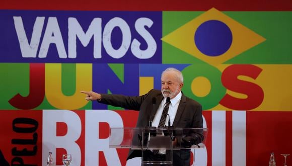 El expresidente brasileño Luiz Inácio Lula da Silva, candidato favorito para las elecciones de octubre, habla durante una rueda de prensa para corresponsales extranjeros hoy en São Paulo, Brasil. (Foto: Fernando Bizerra / EFE)