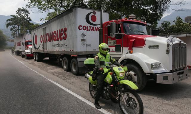 Camiones con ayuda humanitaria de Estados Unidos llegan a Cúcuta (Colombia), en la frontera con Venezuela. (Bloomberg).