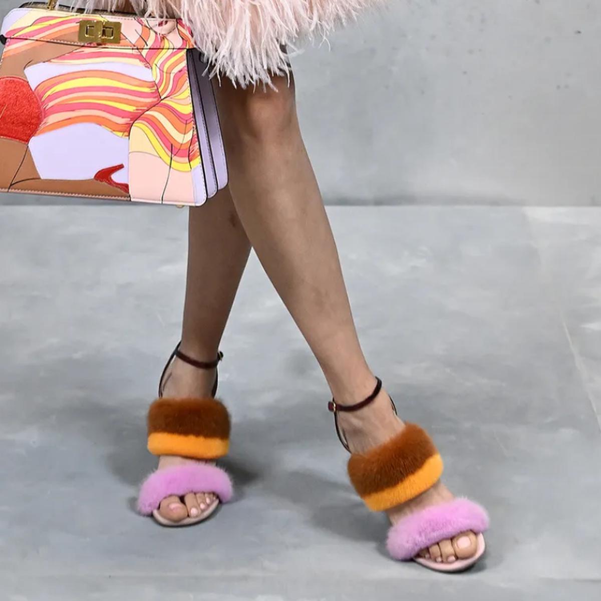Las sandalias de peluche regresan al armario: ¿van o no van? | tendencias  de moda | balenciaga | valentino | gucci | calzado de moda | sandalias en  tendencia | VIU | EL COMERCIO PERÚ