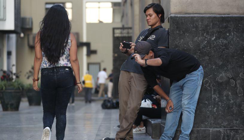 La comuna de Surquillo precisó que llevará a cabo capacitaciones y campañas informativas relativas a este problema y declarará la Semana del No Acoso Sexual Callejero en noviembre. (Imagen referencial/Archivo)