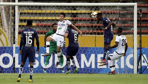 U. Católica vs. Melgar: Christian Ramos perdió marca de Edison Carcelén en el 1-0 por Sudamericana | VIDEO. (Foto: AFP)