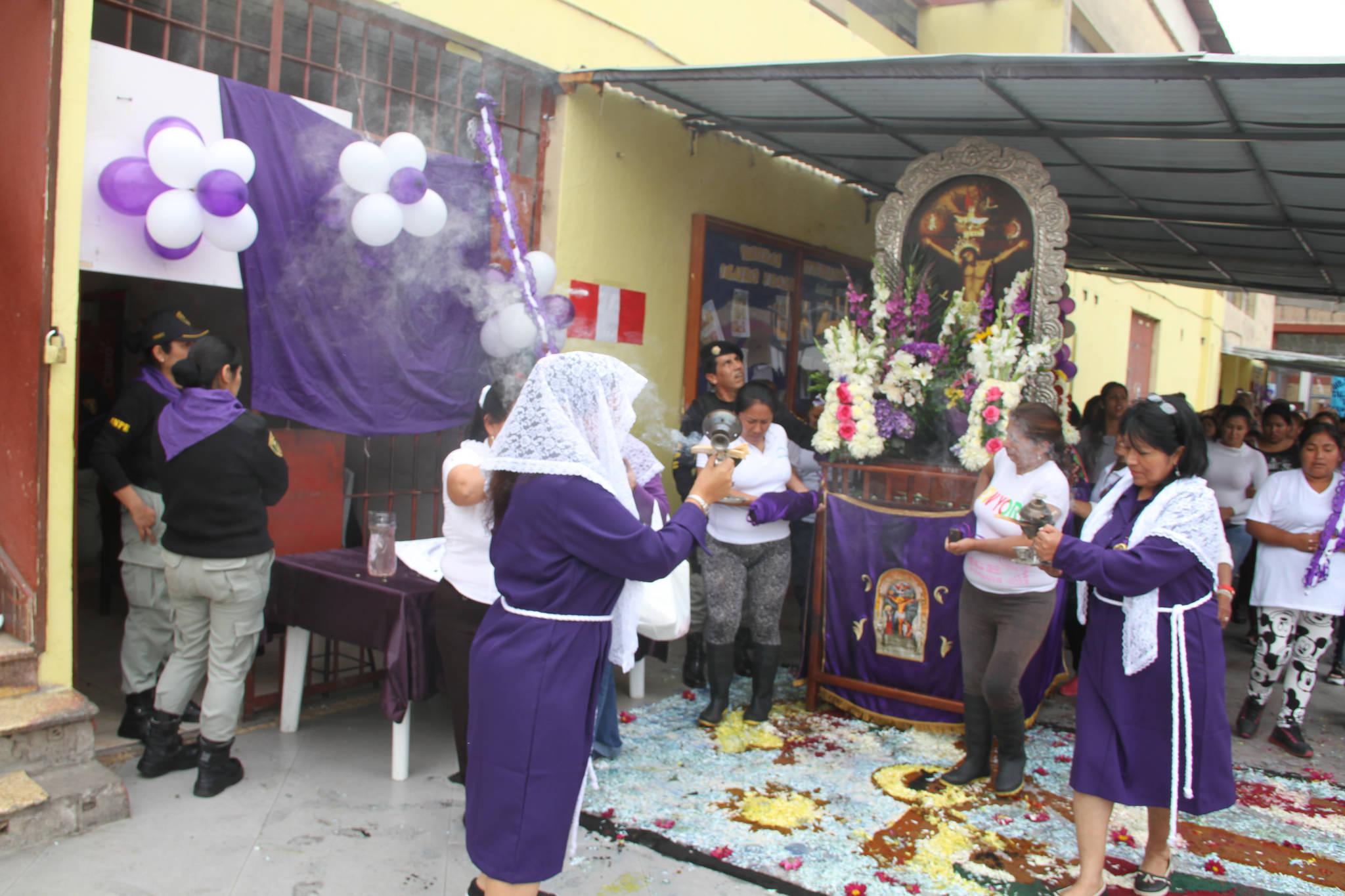 Procesión del Señor de los Milagros en el Penal de Mujeres de Chorrillos