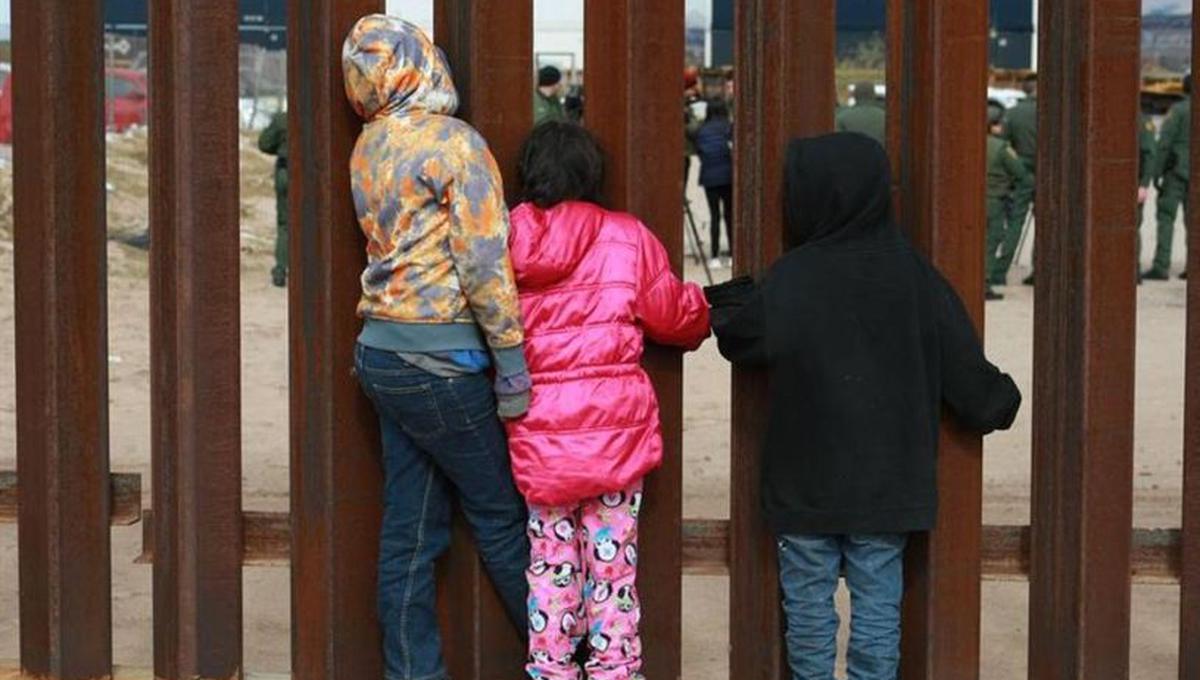 Algunos niños en la frontera de México y Estados Unidos están considerando cruzar la frontera de manera ilegal para luego entregarse a la Patrulla Fronteriza. (Foto: EFE)