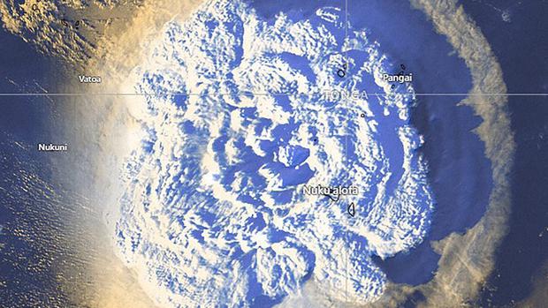 Las imágenes satelitales capturaron la magnitud de la erupción.