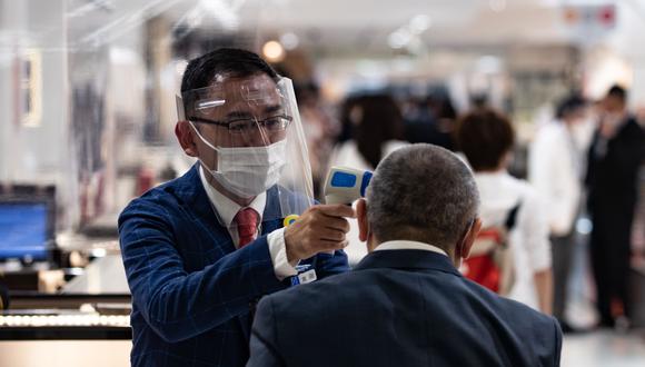 El primer ministro de Japón, Shinzo Abe, levantó el estado de alerta sanitaria que había decretado por el coronavirus. (Photo by Philip FONG / AFP).