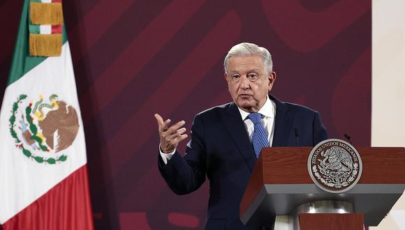 El presidente de México, Andrés Manuel López Obrador, habla durante su rueda de prensa matutina hoy, en el Palacio Nacional de Ciudad de México (México). EFE/ José Méndez