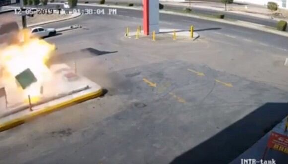 Cámaras de seguridad de una gasolinera registraron el preciso momento en que una cisterna subterránea explota. (Foto: Captura YouTube)