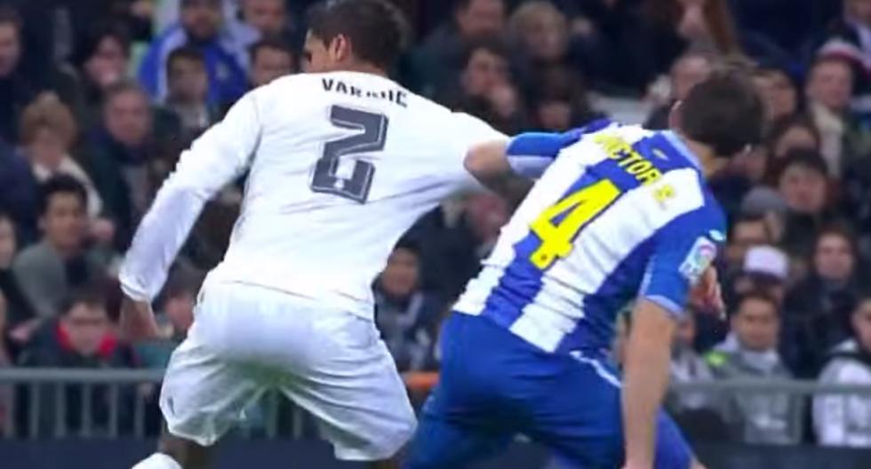 Rapahel Varane hizo una \"ruleta\" al estilo Zinedine Zidane. (Foto: Captura)