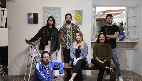 Integrantes del taller Estudio 121, en San Isidro: Jimena Chávez Delion, Andrés Chávez-Alcorta, Daniel Martínez (de pie) y Andrés Argüelles, Aisha Ascóniga y Carla Higa (sentados). Foto: Renzo Salazar.