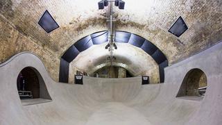 Estación de metro es convertida en un skate park en Londres