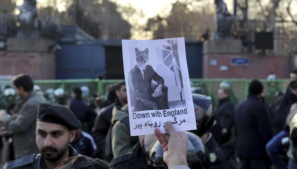 El domingo hubo una protesta ante la Embajada del Reino Unido en Teherán. (AP Photo/Ebrahim Noroozi).