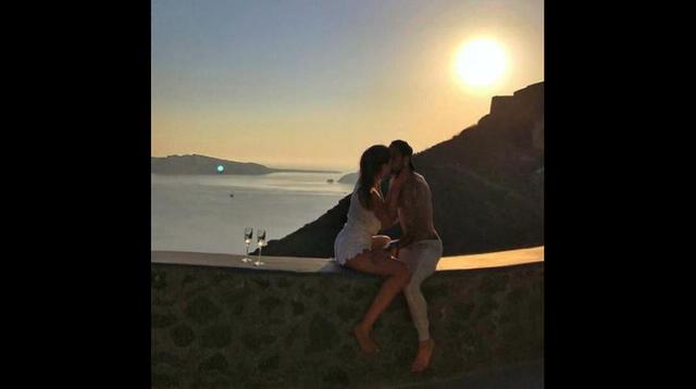 El jugador del Barcelona, Dani Alves, y su novia Joana Sanz.. (Foto: Redes Sociales)