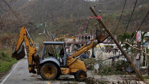 Tras el paso del huracán millones de puertorriqueños continúan sin comida suficiente, agua y combustible, además, se espera que tome al menos un mes restablecer por completo la energía eléctrica. (Reuters)