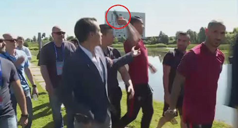 Cristiano Ronaldo lanzó el micrófono de un periodista al lago y ahora sucedió esto. (Foto: Captura)