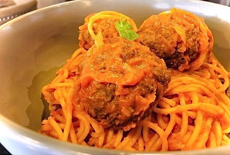 Albóndigas de lentejas en salsa roja. (Foto: Restaurante Seitan)